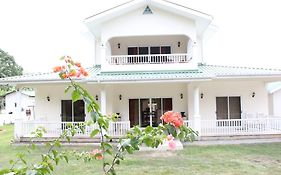 Julie'S Holiday Home